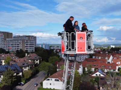 Drehleiterfahrt begeistert Groß und Klein